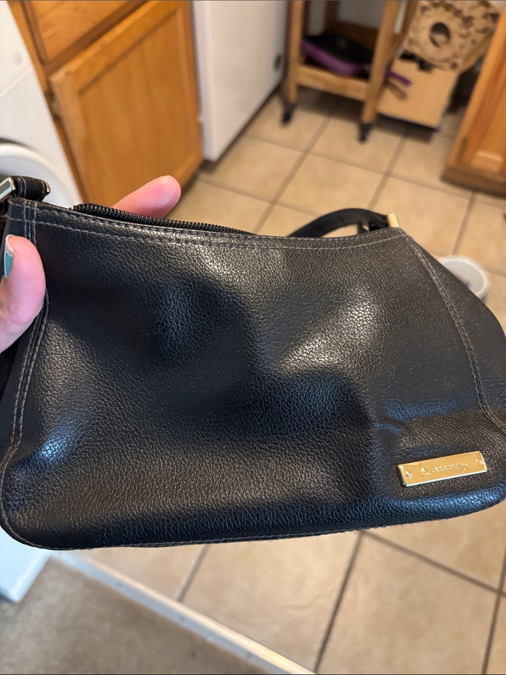 Classic Black Leather Shoulder Bag - Women's Tote - Picture 3 of 6